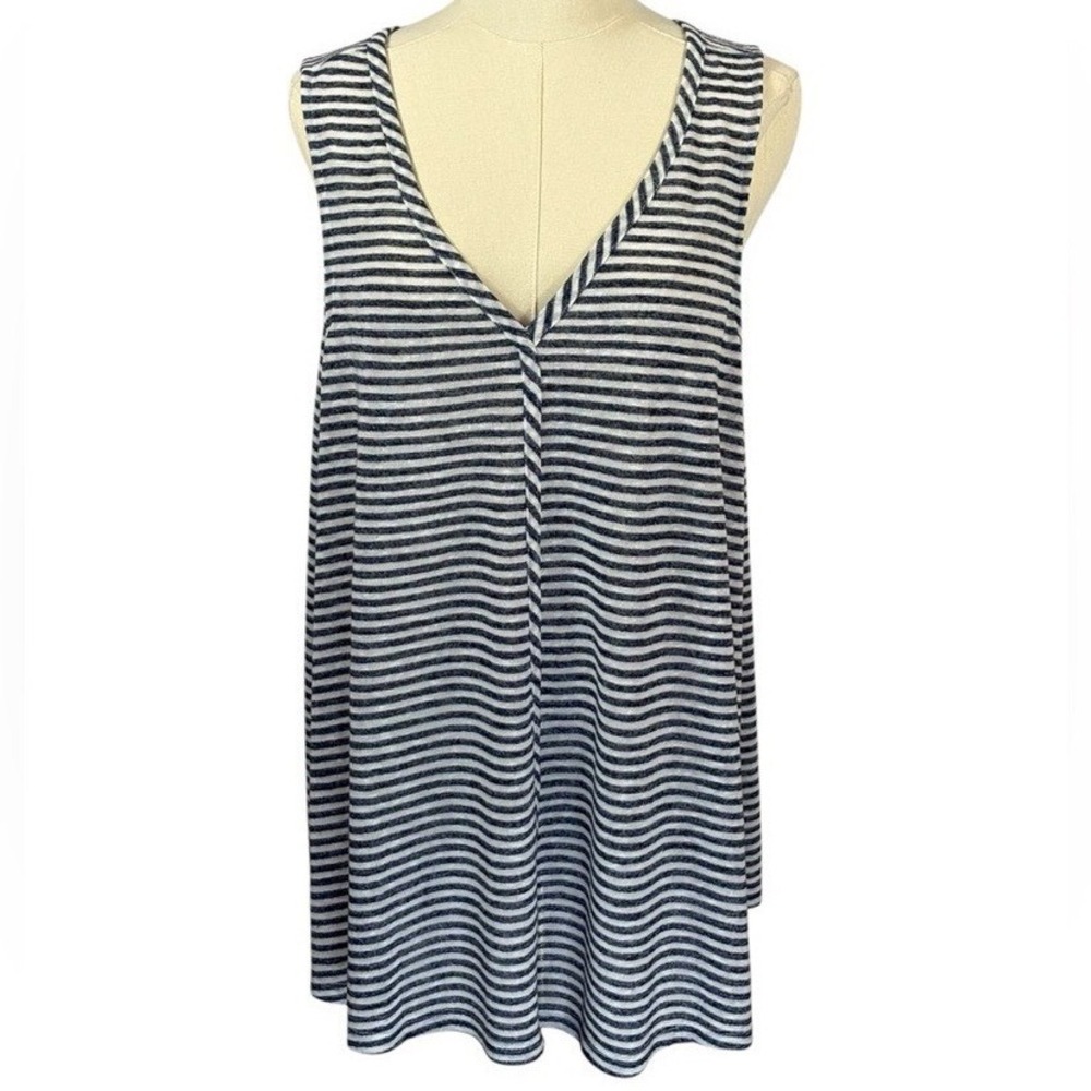 Torrid Soft Navy & White Striped V Neck Tank Top (Size 2)